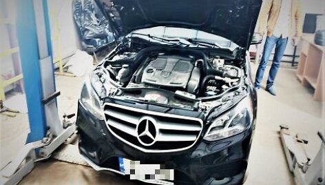 Bylos įkalčiai: &bdquo;Mercedes-Benz E350 4MATIC&ldquo; tapo slėptuve
