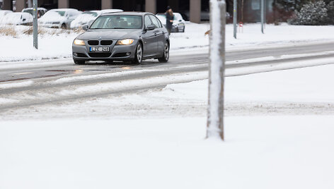 Dėl i&scaron;kritusio sniego pablogėjusios eismo sąlygos Vilniuje