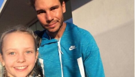 Rafaelis Nadalis su Balžeko teniso akademijos aulėtine