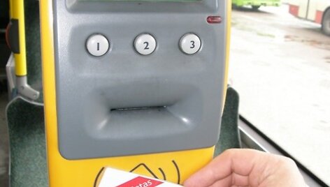 Aktyvuojant e-bilietą ekrane pirmiausia pasirodys užra&scaron;as REGISTRUOJAMAS, o vėliau -  Jūsų bilietas AKTYVUOTAS