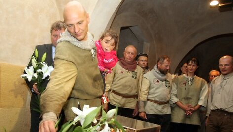 Ant Barboros Radvilaitės palaikų buvo padėta baltų lelijų puok&scaron;tė