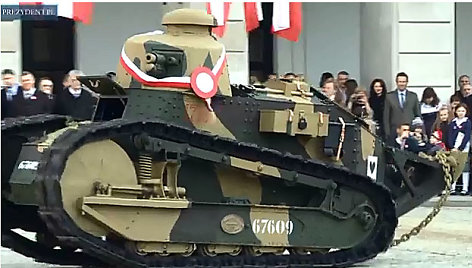 Varšuvoje pristatytas restauruotas istorinis tankas „Renault FT 17“