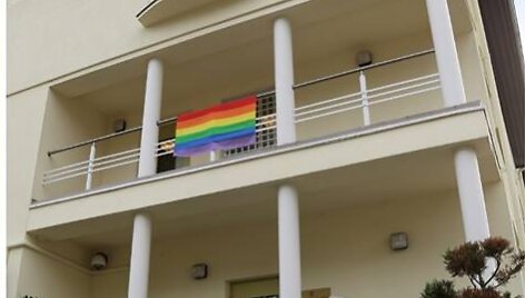 JAV ambasada i&scaron;kėlė vaivoryk&scaron;tės vėliavą