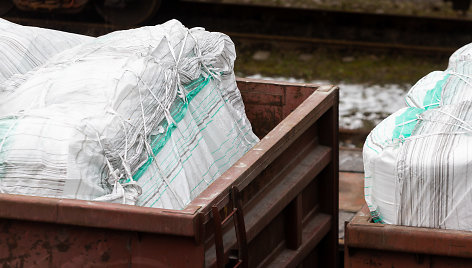 Panerių geležinkelio stotyje sulaikytas galimai baltarusiškų trąšų krovinys