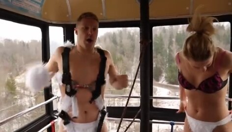 Sigulda, nuogos poros &scaron;oko su guma