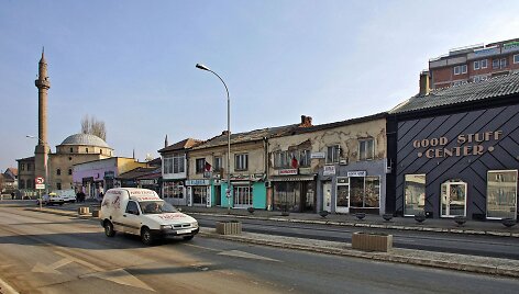 Gatvė Kosovo sostinėje Pri&scaron;tinoje