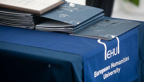 Europos humanitarinio universiteto diplomų įteikimo ceremonija