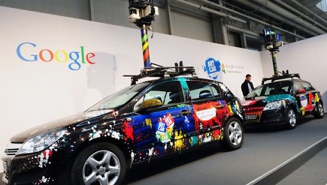 „Google Street View“ automobiliai.