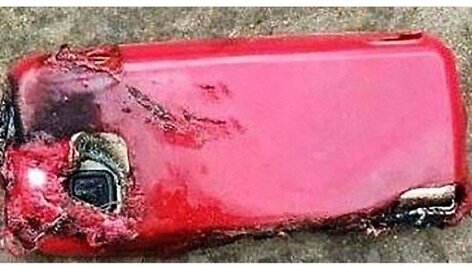 Sprogęs neidentifikuoto modelio telefonas