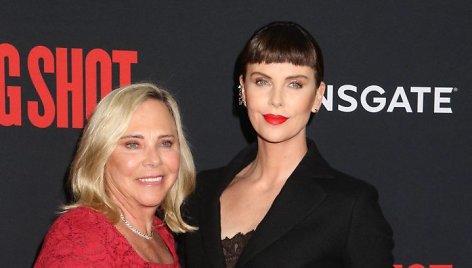 Aktorė Charlize Theron su mama Gerda