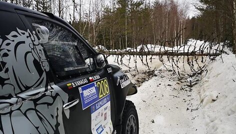 Benediktą Vanagą &bdquo;Baja Russia&ldquo; sustabdė lūžęs medis