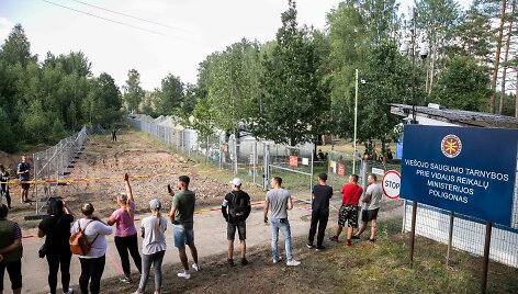 Migrantai atvežti į Rūdninkų poligoną