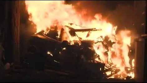 litium-ion-batteries-violently-explode-after-fatal-tesla-model-s-crash-in-indianapolis