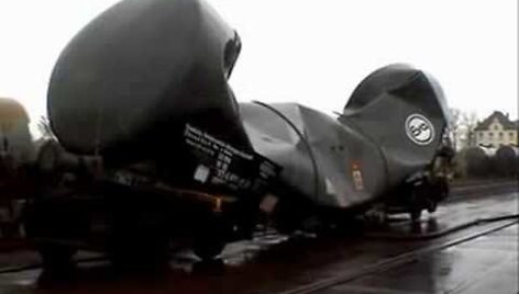 railroad-tank-car-vacuum-implosion