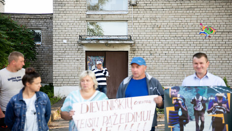 Protestas prie&scaron; migrantų apgyvendinimą Dieveni&scaron;kėse