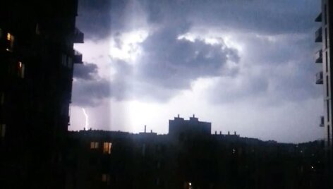 Žaibai ir stipri liūtis Vilniuje 2014 m. liepos 12 d. 