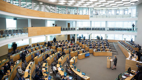 Vardijo „ilgamečius“ Seimo narius, tačiau pamiršo bent 5 parlamentarus