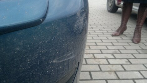 P.Galkontaitės automobilio &bdquo;Mazda 3&ldquo; nubrozdintas bamperis.