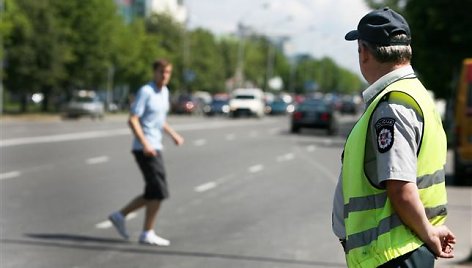 Anot policininkų, nedrausmingi pėstieji neretai būna itin įžūlūs ir pažeidimus daro tiesiog jų panosėje.