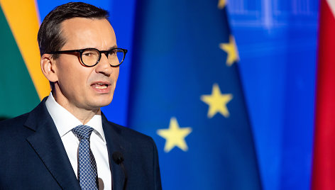 Lenkijos premjeras giria kraštutinių dešiniųjų „puikią pergalę“ Italijoje