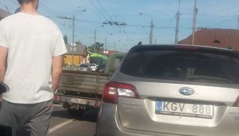 Pilietiškų kauniečių sustabdytas girtas „Subaru“ vairuotojas