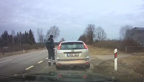 Per pusvalandį vairuotoja sugebėjo 2 kartus stipriai vir&scaron;yti greitį