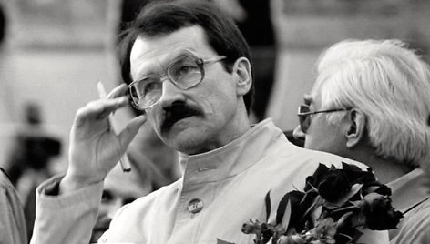 Romualdas Ozolas mitinge Vingio parke Lietuvos Nepriklausomybei remti Vilnius, 1990 m. balandžio 7 d.