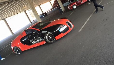 Sudaužytas &bdquo;Bugatti Veyron&ldquo; (&bdquo;Audi A6&ldquo;)
