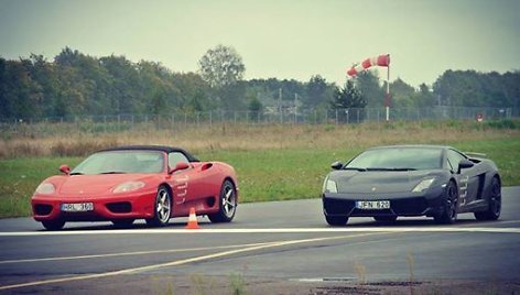 Pasivažinėjimas „Lamborghini“ ir „Ferrari“