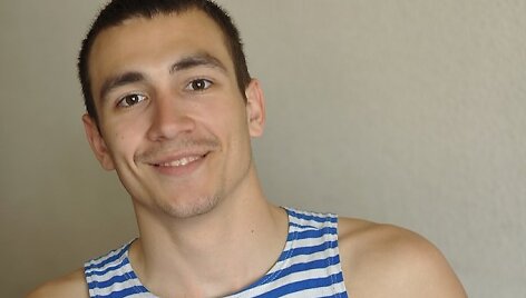 Ukrainos karys Artiomas Lukasuk, 26 m. rodo savo mylimąją, kurią po operacijos vedė šią vasarą