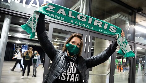Žalgirio fanai prie arenos