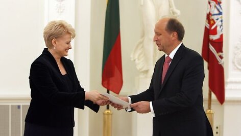 Premjeras Andrius Kubilius grąžino prezidentei Vyriausybės įgaliojimus.