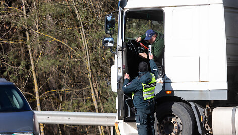 Rytinis kelių policijos reidas Ei&scaron;i&scaron;kių plente