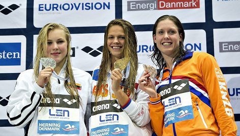 50 m plaukimo krūtine prizininkės Rūta Meilutytė, Yuliya Efimova ir Moniek Nijhuis