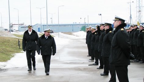 Karinių jūrų pajėgų vadas Olegas Mariničius išleistas į atsargą.