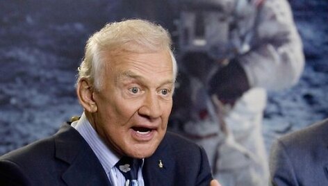 Astronautas Buzzas Aldrinas