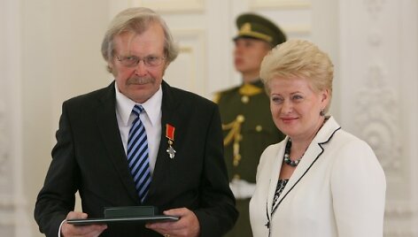 Apdovanojamas Stanislovas Juodvalkis