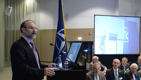 NATO vyriausiasis mokslininkas Albertas Husniaux