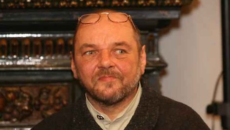 Poetas ir dramaturgas L.Jakimavičius pastebi, kad mes visi esame įpratę į daugelį klausimų atsakyti tik &bdquo;taip&ldquo; arba &bdquo;ne&ldquo;.