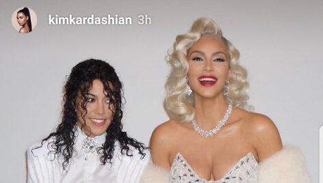 Kourtney Kardashian ir Kim Kardashian