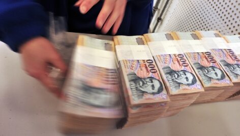 Centrinis bankas nebenaudojamus banknotus briketais verčia jau ketverius metus.