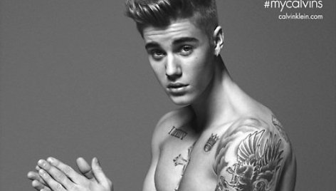 Justinas Bieberis „Calvin Klein“ reklamoje