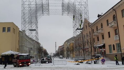 Jau i&scaron;dygo pirmosios &Scaron;viesų festivalio pagrindinio projekto &bdquo;&Scaron;irdis&ldquo; konstrukcijos.