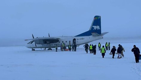 Jakutijoje lėktuvas nepataikė nusileisti oro uoste: sėdo ant už&scaron;alusios upės