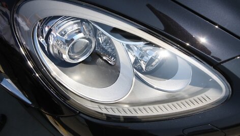 &bdquo;Porsche Cayenne Turbo&ldquo; - &bdquo;bixenon&ldquo; žibintai