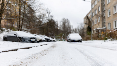 Sniegas sunkina eismo sąlygas Vilniuje