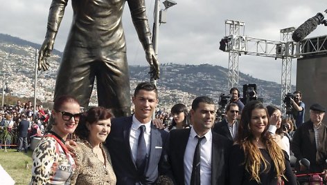 Madeiroje pastatytas paminklas futbolininkui Cristiano Ronaldo