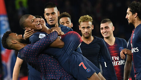 Kylianas Mbappe &scaron;venčia įvarčių ketvertą.