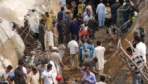 Pakistane sugriuvus mečetei žuvo 24 žmonės