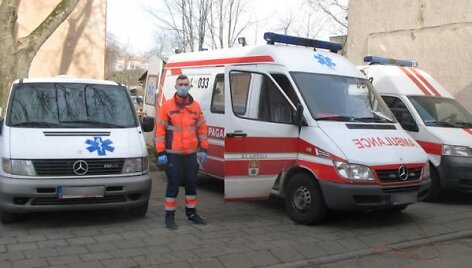 &bdquo;Koroniniai&ldquo;. Kol kas vežti į ligoninę įtariamiems užsikrėtus koronavirusu užtenka ir dviejų automobilių, jei reikės, bus pasitelkti ir kiti.
